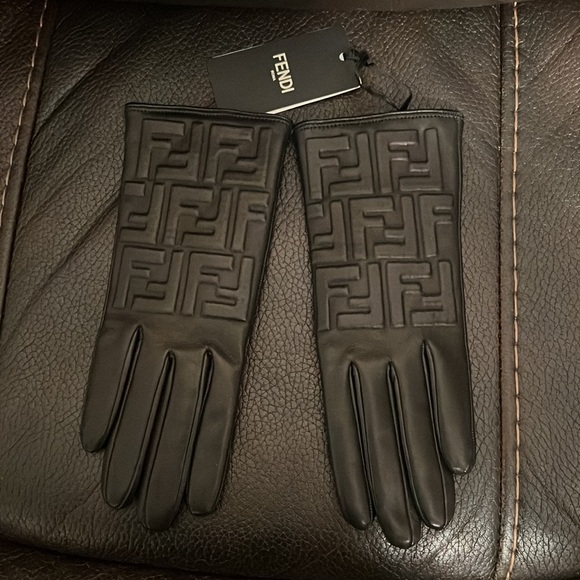 Fendi women’s FF embossed leather logo monogram gloves NWT - Picture 5 of 6